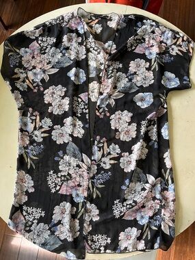 Black Floral Short-Sleeve Women's Kimono